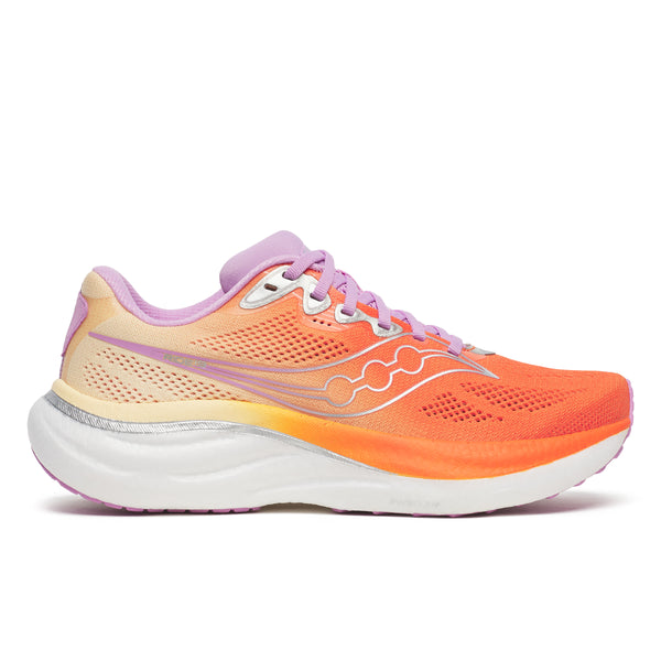 Saucony Ride 19 dame løbesko i Fire/Orchid har en orange mesh-overdel med lilla og gule detaljer, hvid sål, lilla snørebånd samt bølge-design på siden og en tyk, stødabsorberende mellemsål.