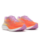 Et par neutrale Saucony Ride 19 Dame Fire/Orchid løbesko med en orange og gul overdel i mesh, lilla snørebånd og detaljer samt en tyk hvid og lilla sål er placeret side om side på en hvid baggrund.
