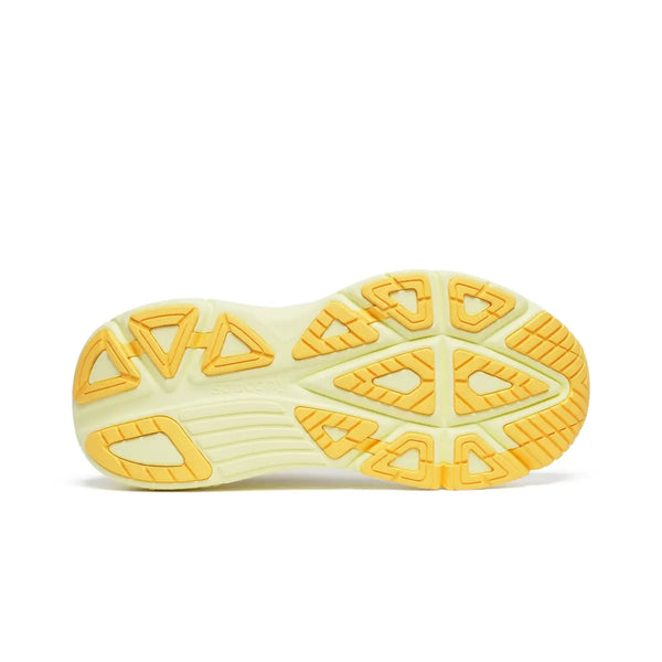 Billedet viser den gule og hvide sål på Saucony Guide 19 Dame Ivory/Tender med geometriske mønstre og riller, der giver greb, støtte og kontrol af overpronation.