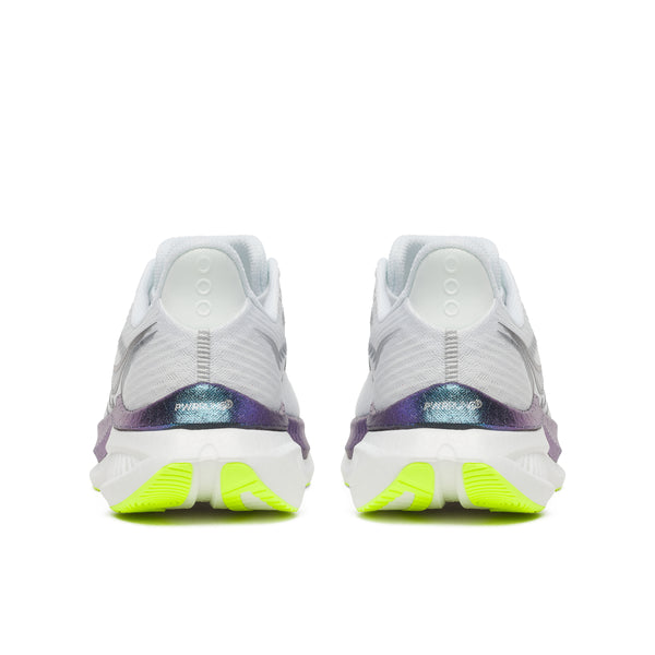 Et par Saucony Endorphin Speed 5 løbesko herre i White/Nightsky, vist bagfra med reflekterende lilla og blågrønne detaljer, neongulgrønne såler og små cirkulære hælmotiver inspireret af Endorphin Speed 5's ydeevne.