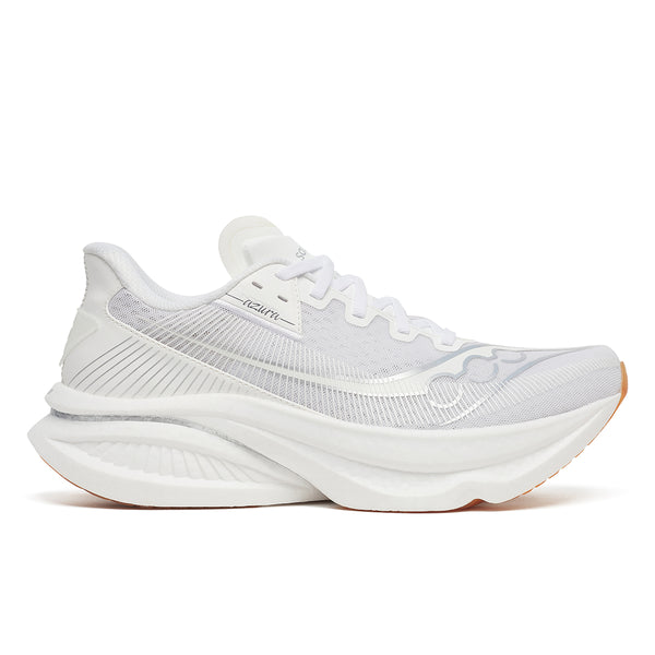 Saucony Endorphin Azura White/Gum Herre er en hvid atletisk løbesko med en tyk, skulpturel sål med PWRRUN PB-dæmpning, overdel i mesh og diskret branding på siden, vist på en almindelig hvid baggrund.
