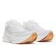 Et par Saucony Endorphin Azura White/Gum løbesko til herrer med tykke, strukturerede såler, orange gummisåler, PWRRUN PB-støddæmpning og et diskret logo på siden vises placeret ved siden af hinanden i en lille vinkel.