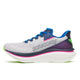 Saucony Endorphin Azura, White/Navy Herre, er en atletisk løbesko med en overdel i hvid mesh, blå og navy accenter, pink og grønne detaljer, tyk hvid sål med responsiv PWRRUN PB-dæmpning og Saucony-branding på siden.