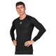 En person står med hænderne på hofterne i en tætsiddende sort Saysky Mesh Base Layer LS løbetrøje, Unisex, med en lille hvid stjerne og "SAFARY" på brystet, lavet af svedtransporterende mesh-stof, mod en almindelig hvid baggrund.