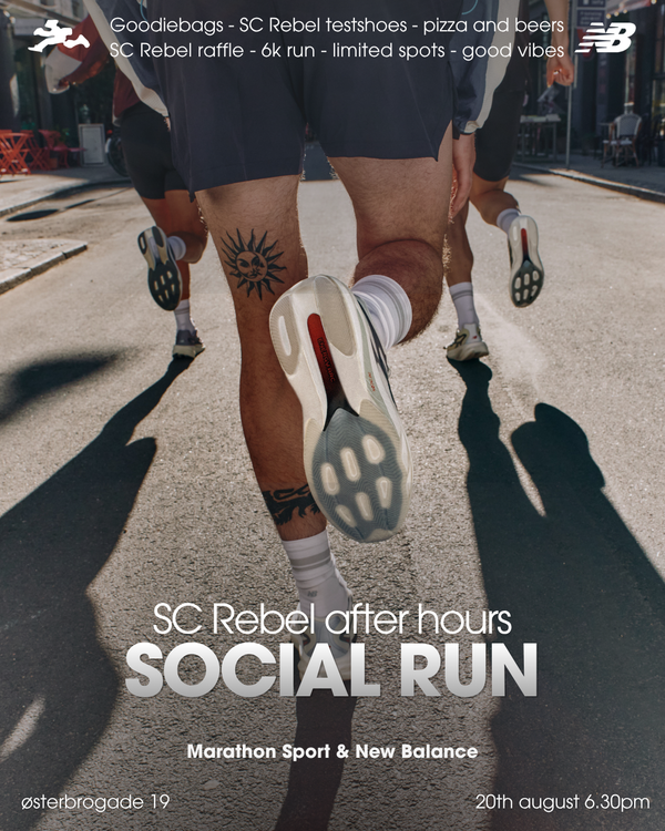 Tre løbere i SC Rebel-sko jogger ad en solbeskinnet gade, fotograferet bagfra i øjenhøjde. Billedet indeholder en tekst, der reklamerer for SC Rebel After Hours Social Run – der finder sted den 20. august kl. 18.30 – præsenteret af Marathon Sport (*Maks. antal billetter pr. person).