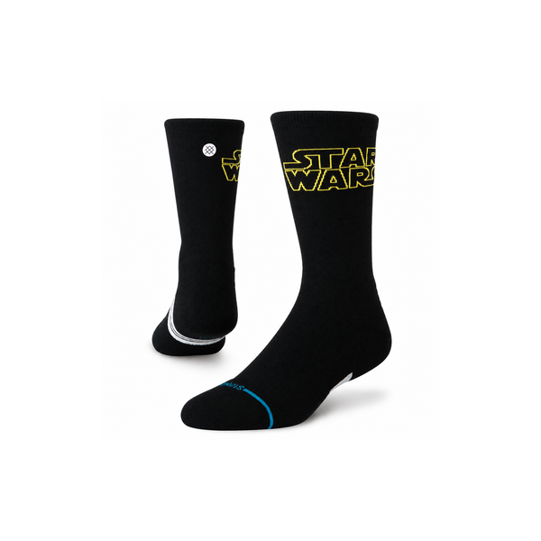 Et par sorte Stance SW Logo Light Crew unisex-sportsokker med det gule Star Wars-logo tæt på manchetten.
