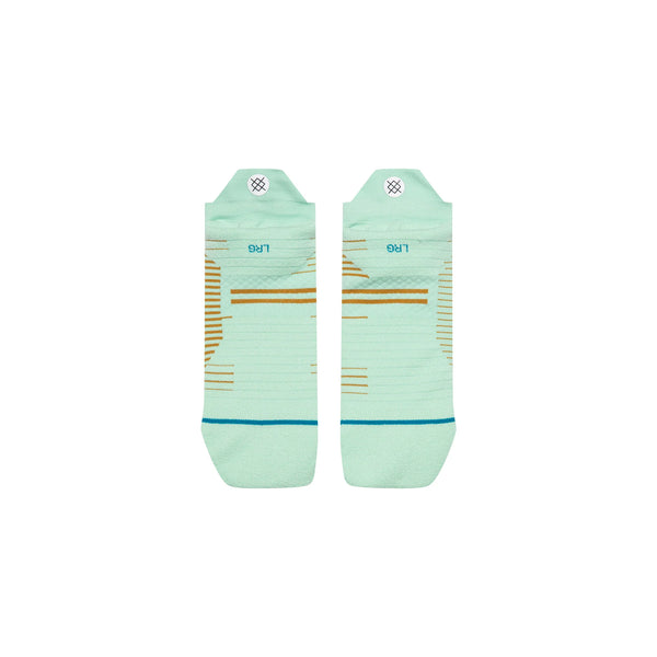 Et par Stance Scanner Light Tab unisex-strømper i mint med lyseblå tæer, brune og gule striber og L/R-markører er lagt fladt ved siden af hinanden på en hvid baggrund.
