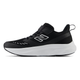 New Balance Fresh Foam 625 PT børnesko i sort/hvid har en overdel i mesh, velcrorem, hvidt N-logo, trækflig ved hælen og en behagelig hvid sål inspireret af Fresh Foam sko.