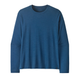 Patagonia Men's Long-Sleeved Capilene Cool Daily Shirt in Clement Blue - Light Clement Blue X-Dye giver alsidig komfort som en teknisk top, her vist fladt på en hvid baggrund.