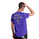 En person med kort hår, set bagfra, er iført en lilla Saysky Statement Combat Pro T-shirt til mænd. "Offline Run Club" er trykt i gult med grafik og hvid tekst. Personen rører ved sit baghoved.