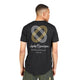 En mand set bagfra iført en sort Saysky Statement Combat Pro-T-shirt med et geometrisk logo i hvidt og guld samt tekst trykt på ryggen.