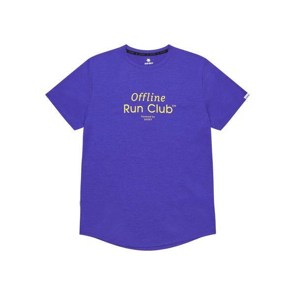 Saysky Statement Combat Pro T-shirt, Herre, Purple er en kortærmet løbetrøje til mænd med "Offline Run Club" og "Powered by Jatayu" i gult på forsiden, rund hals, buet kant og åndbart stof - perfekt til løbetrøje herre.