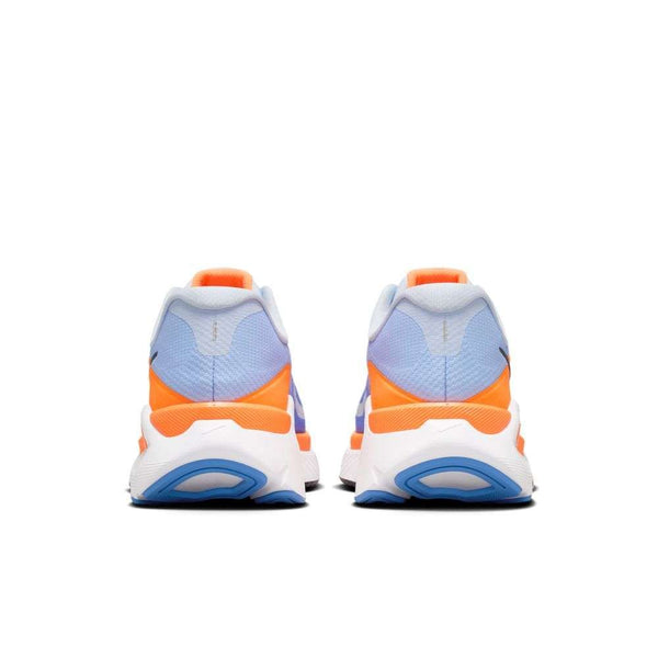 Et par Nike Structure Plus Herre-sneakers i Hydrogen Blue/Off Noir-Blue Crystal, vist bagfra med blå, orange og hvide detaljer. Designet til stabilitet og støtte - ideel til løbere, der søger komfort mod overpronation.