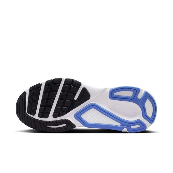 Billedet viser ydersålen på Nike Structure Plus Herre i Hydrogen Blue/Off Noir-Blue Crystal med sort gummigreb, hvidt skum og lyseblå detaljer, der giver stabilitet og støtte - ideelt til løbere, der har brug for ekstra greb.