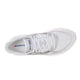 Et billede set ovenfra af New Balance Supercomp Rebel V1, Dame, Sea Salt-løbeskoen viser en hvid overdel i mesh med hvide snørebånd og diskrete grå detaljer. Indersålen har blå og rød tekst tæt på hælen. Denne lette og responsiv løbesko er afbildet på en hvid baggrund.