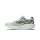 En hvid og grå New Balance Supercomp Rebel V1 løbesko til herrer i farven Angora, med en robust, skulptureret FuelCell-mellemsål, der giver en let og responsiv træningssko-følelse, prydet med et stort mørkt N-logo på siden og vist på en enkel hvid baggrund.