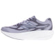 Et sidebillede af New Balance Supercomp Rebel V1, Herre, Digital Mist viser en grå og hvid sportssko med en tyk hvid sål, snørelukning og det karakteristiske »N«-logo på siden. Overdelen har et bølget mønster i to farver – et designdetalje, der er typisk for denne lette og responsiv løbesko, der er velegnet til daglig løbetræning.