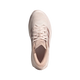 Et billede set ovenfra af Adidas Supernova Prima 3-løbeskoen til kvinder i farvekombinationen Wontau/Vagrme/Dualil fremhæver den lysbeige overdel med diskrete sømme, de klassiske tre striber på siden og snørelukningen, alt sammen på en ensfarvet hvid baggrund. Denne sneaker er udstyret med en avanceret Dreamstrike Pro-mellemsål, der sikrer øget komfort og støtte.