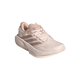 Der vises et enkelt par Adidas Supernova Prima 3-løbesko til kvinder i farven Wontau/Vagrme/Dualil set fra en vinkel. Skoen har tre mørkere lyserøde striber på siden, matchende snørebånd og en hvid sål med den innovative Dreamstrike Pro-mellemsål. Baggrunden er ensfarvet hvid.