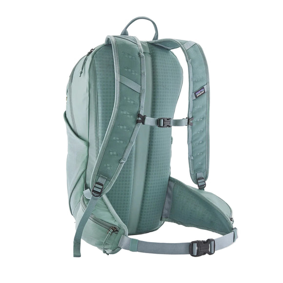 Patagonia Terravia Pack 22L, Unisex, i Blue Sage, ses bagfra med polstrede skulderstropper, brystrem, polstret hoftebælte med spænde og et tekstureret, polstret rygpanel.