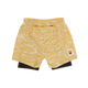 Saysky Tiger Pace 2 in 1 Shorts 5'' til mænd i Yellow Camo har et gult og hvidt mønster, elastisk linning, snøre, sort inderfor og en tigerpatch - ideel til maratonløbere, der ønsker stil og komfort.