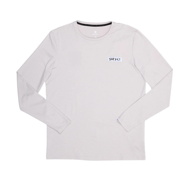Saysky Tiger Pace Long Sleeve, Herre, Grey har et enkelt design med rund halsudskæring og lille "SAYSKY"-logopatch på venstre bryst. Fremstillet af åndbare, hurtigtørrende materialer og vist fladt på en hvid baggrund.