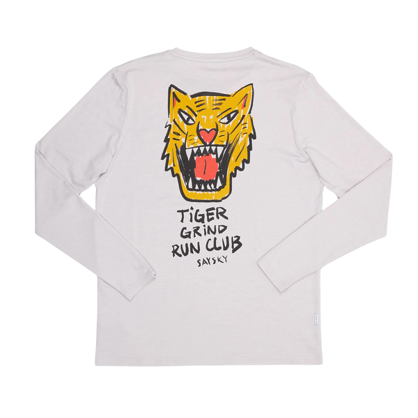 En grå, åndbar Saysky Tiger Pace Long Sleeve løbetrøje herre vist bagfra med et stort tigerhoved over en fed TIGER GRIND RUN CLUB SAÚSKY-tekst.