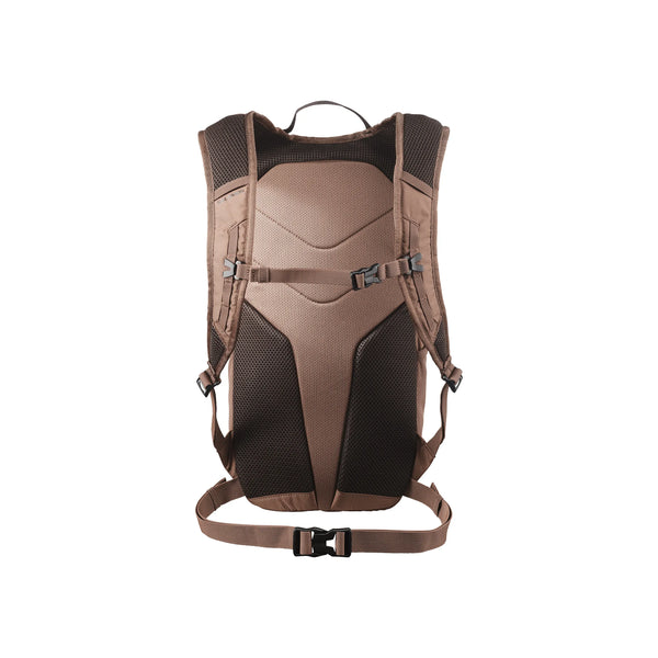 En Salomon Trailbazer 10 unisex rygsæk i Mustang/Black Coffee ses bagfra med polstrede skulderstropper, tophåndtag, brystrem og taljerem med spænde. Set mod en hvid baggrund.