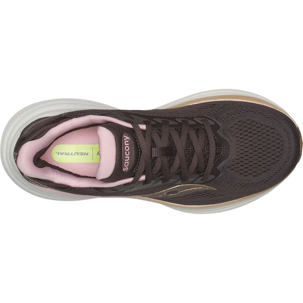 Topbillede af Saucony Triumph 24 Dame løbesko i Torte/Touch med sorte snørebånd, hvid sål, pink inderfor og støddæmpning. "Saucony" er trykt på indersålen og siden.