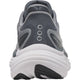 Et nærbillede af bagsiden af en grå Saucony Triumph 24 Herre (Fossil/Gunmetal) viser den tykke hvide sål og tre små cirkulære hælmønstre, der fremhæver blød støddæmpning for overlegen komfort.