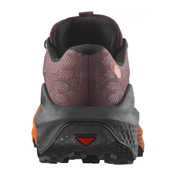 Set bagfra har Salomon Ultra Glide 4 W trail-løbesko til kvinder i farvekombinationen Huckle/Black/Redor en overdel i rødbrun med struktur, en sort mellemsål, en orange ydersål med markant mønster for bedre greb samt en hælflap – designet til lange distancer.