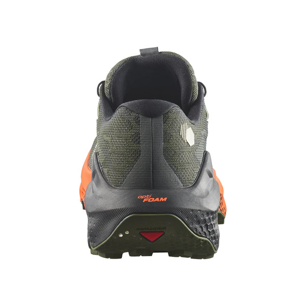Set bagfra fremstår Salomon Ultra Glide 4 trail-løbesko til herre i farvekombinationen Ubnchi/Black/Lime C med grønt stof, der suppleres af sorte og limegrønne detaljer samt en struktureret sål. Hælen er prydet med diskret hvid grafik og teksten »Opti-Foam« trykt i orange, hvilket understreger denne trailskoens moderne, funktionelle design.