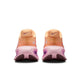Et par Nike Vomero Premium løbesko til damer i Tangerine Tint/Tattoo-Bright Crimson vises bagfra mod en hvid baggrund. De har små swooshes, gradientfarver, teksturerede pink/lilla såler og ZoomX-skum for komfort.