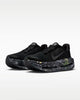 Et par Nike Vomero Premium Herre-sneakers i Black/Mtlc Dark Grey-Dk Smoke Grey "CM", med tykke marmorerede grønne og grå såler og responsiv ZoomX-skum for maksimal komfort, vist på en almindelig lysegrå baggrund.