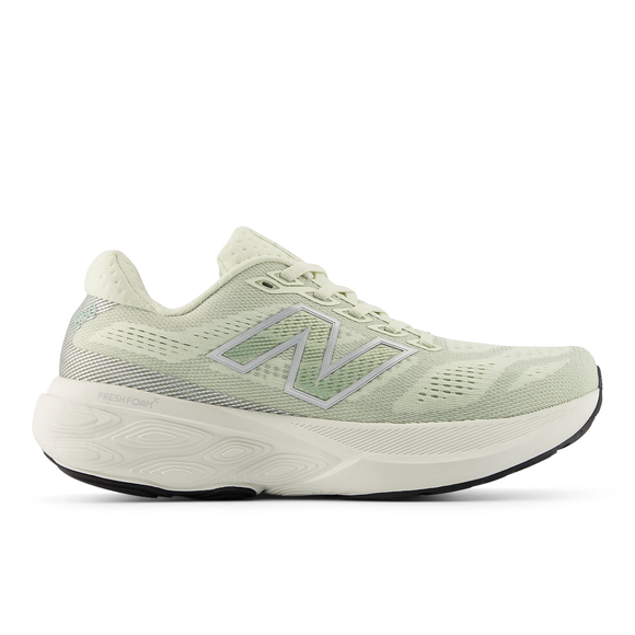New Balance Freshfoam 880 V15 Dame i Mineral har en lysegrøn mesh-overdel, sølvfarvet "N"-logo, hvid Freshfoam-mellemsål til stødabsorbering og sort gummiydersål. Vist i profilbillede fra siden.