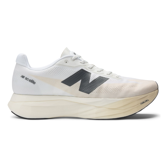 Et sidebillede af New Balance FuelCell Supercomp Elite V5, Herre, Linen løbesko med sort N-logo, hvide snørebånd og tyk cremefarvet sål - perfekt til konkurrence og højtydende løb.