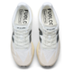 Et par New Balance Fuelcell Supercomp Elite V5 Dame linen løbesko set ovenfra, i hvid med sorte og beige detaljer, overdel i mesh og fed "FuelCell SuperComp Elite V5"-branding på indersålen og tungen.