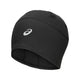 Asics Winter Run-huen, unisex i farven Performance Black, har markante sømlinjer og et hvidt ASICS-logo foran. Denne hue, der her vises på en ensfarvet hvid baggrund, er ideel til koldt vejr og forener stil og funktionalitet for at gøre dine udendørs træningspas endnu bedre.