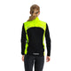En kvinde med lysebrunt hår i hestehale ses bagfra iført Fusion S1 Run Vest, Dame, Yellow og sorte leggings på en ensfarvet baggrund.