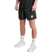 En person i sort t-shirt, Saysky Zig Zag Pace Shorts 5" (Herre, Black Zigzag), hvide tekststrømper og hvide sportssko står på en almindelig hvid baggrund.