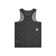 Saysky Zig Zag Flow Air Singlet til mænd i Black Zigzag er en hurtigtørrende træningstop med et diskret chevronmønster og et stjernelogo nederst til venstre, som vises fladt på en hvid baggrund.