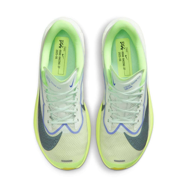 Et par Nike Zoom Fly 6 løbesko til mænd i Barely Green/Black Spruce-Volt Ice, vist ovenfra med mesh-overdel, hvide snørebånd, neongrønt for, ZoomX-skum-støddæmpning og grå detaljer på tæer og sider.