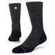 Stance Light Wool Crew-strømper til mænd i sort med et lille hvidt cirkelformet logo øverst og en tynd blå stribe ved tæerne med sorte detaljer på tæerne og hælen.