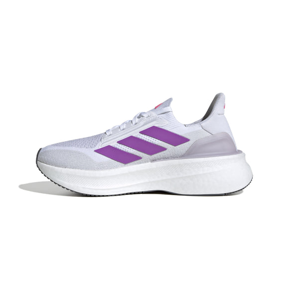Adidas Ultraboost 5X Dame i White/Purple Burst/Lucid Pink har overdel i mesh, tyk sål, gennemsigtig hæl, tre lilla striber og sort ydersål - perfekt til de daglige løbeture.