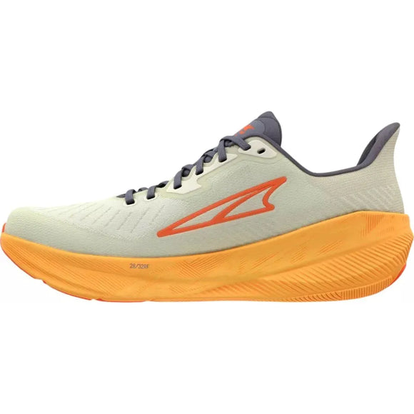 Altra Experience Flow, Herre, Sand er en lysegrå løbesko med orange sål og logo på siden, mørkegrå pløs og snørebånd, let forhøjet hæl og er perfekt som en åndbar løbesko til asfalt.