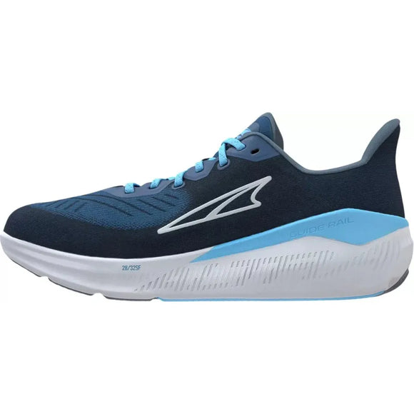 Altra Experience Form, Herre i Navy/Light Blue har en hvid og lyseblå sål, snørelukning, fremtrædende logo på siden og GuideRail-teknologi på den lavprofilerede mellemsål - ideel som din næste træningssko.