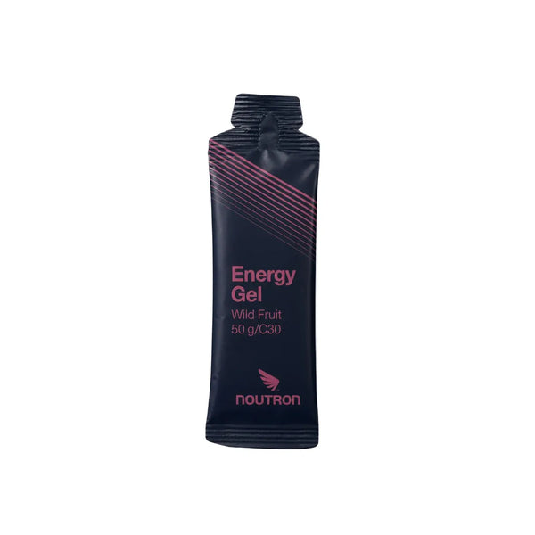 En sort pose mærket Noutron Energy Gel, Wild Fruit har diagonale lyserøde linjer øverst og mærkets logo nederst - ideelt til udholdenhedsatleter, der ønsker et hydrokolloidbaseret boost.