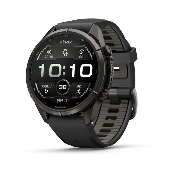Et Garmin fenix 9 Pro InReach 43 mm AMOLED-multisport-smartur i Carbon Grey DLC-titanium med et sort armbånd med stenmønster vises på en hvid baggrund, let vinklet mod højre. Den runde digitale skærm viser klokkeslættet (10:10), skridttælleren, puls og batteriniveau.