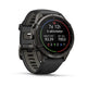 Et Garmin fenix 9 Pro InReach 43 mm AMOLED-smartur i kulgråt DLC-titanium har en rund skærm, der viser aktivitetsdata såsom dage, timer, aktiviteter, samlet distance og forbrændte kalorier. Uret leveres med et sort silikonearmbånd og tre sideknapper og tilbyder forbedret tilslutningsmuligheder og sikkerhed takket være kompatibilitet med inReach-satellitteknologi.