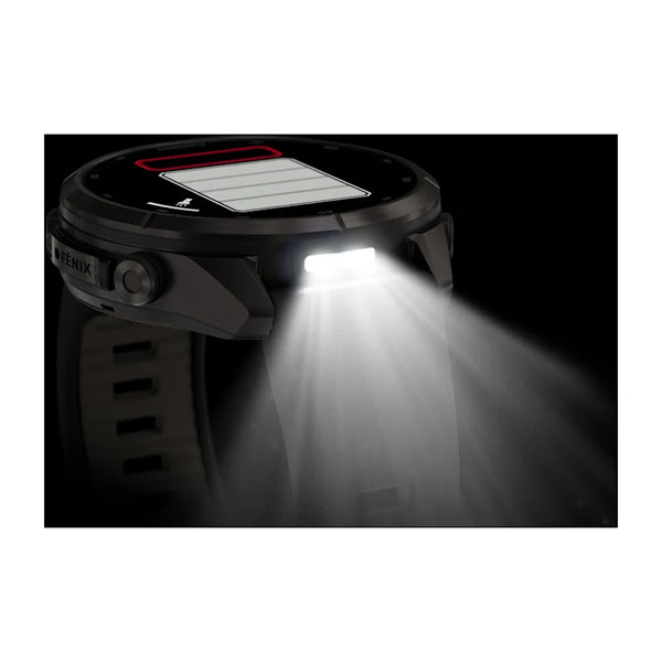 Et sort Garmin fenix 9 Pro InReach 43 mm AMOLED-smartur i Carbon Grey DLC-titanium med et Pebble-armbånd er belyst fra siden mod en mørk baggrund. Urskiven har et solcellepanel og tydeligt synlige sideknapper, hvilket understreger dets robuste funktionalitet og avancerede tilslutningsmuligheder, såsom inReach-satellitfunktionen.